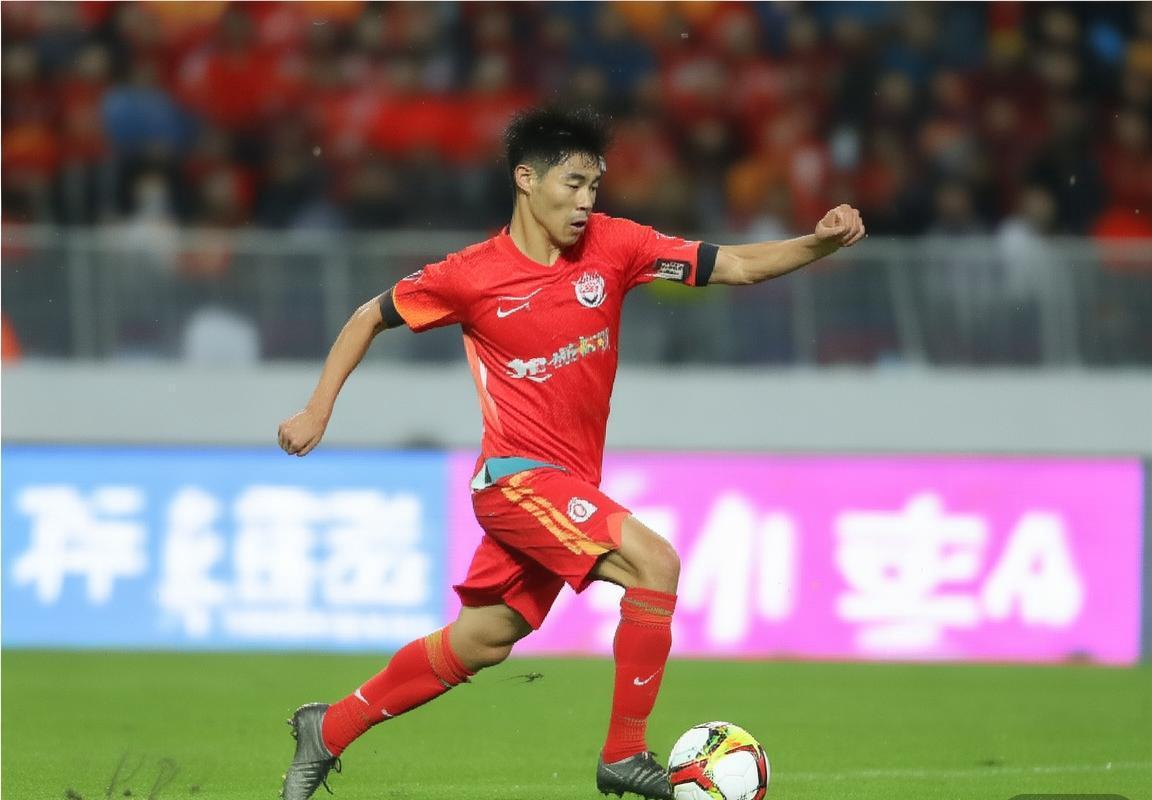 2018国安建业巅峰对决：激情绿茵之夜回顾(图3)